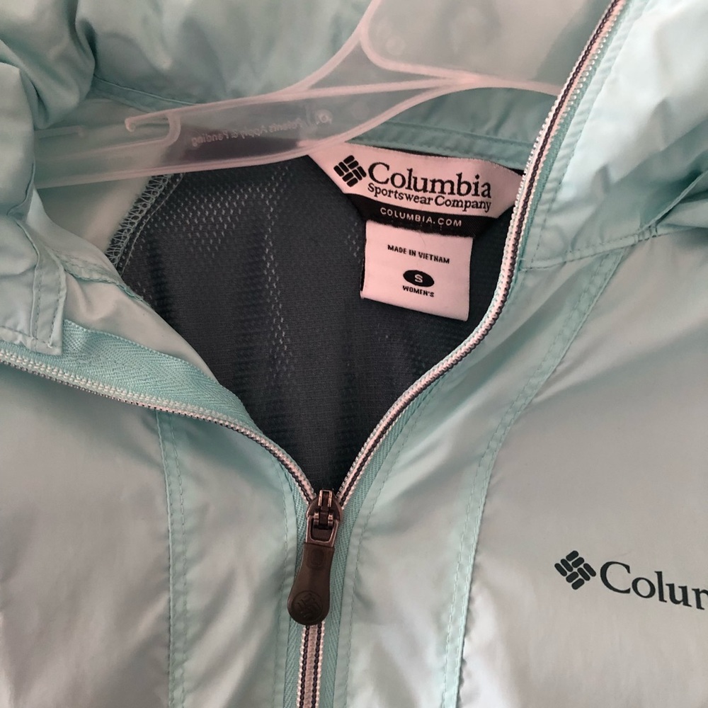 Columbia women’s rain jacket with hood